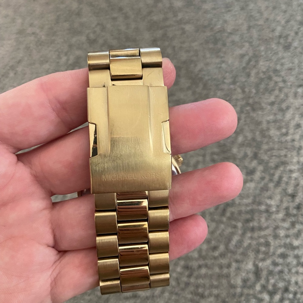 Men’s gold Michael Kors watch 🕰️ - Picture 3 of 6